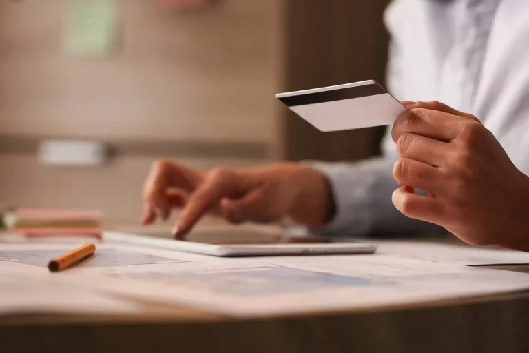 close-up-businesswoman-with-credit-card-checking-her-bank-account-digital-tablet-scaled